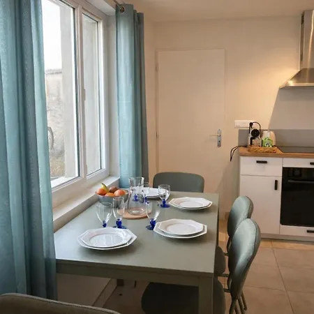 Les Hébergements Rousseau Apartamento *
